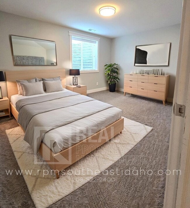 Photo - Gorgeous 6 Bedroom, 3 Bathroom Home in Mountain Bend in Ammon - By Real Property Management