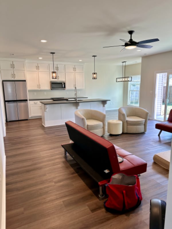 Photo - 1100 Kinsey Dr SE