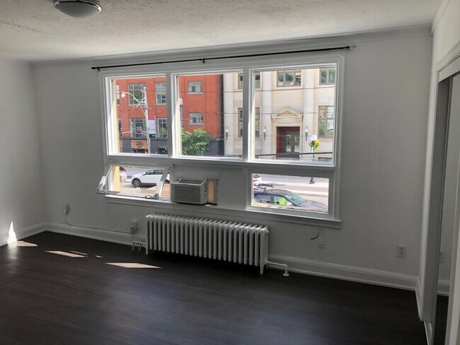 Photo - College and Palmerston 2 bedroom with balcony Unité 1