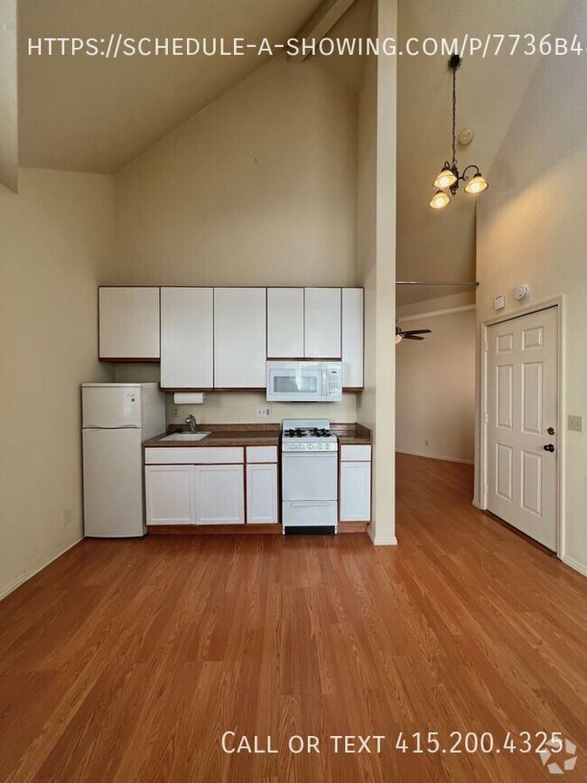 Building Photo - Spacious One Bedroom in Downtown Santa Cruz Unit 8 Rental