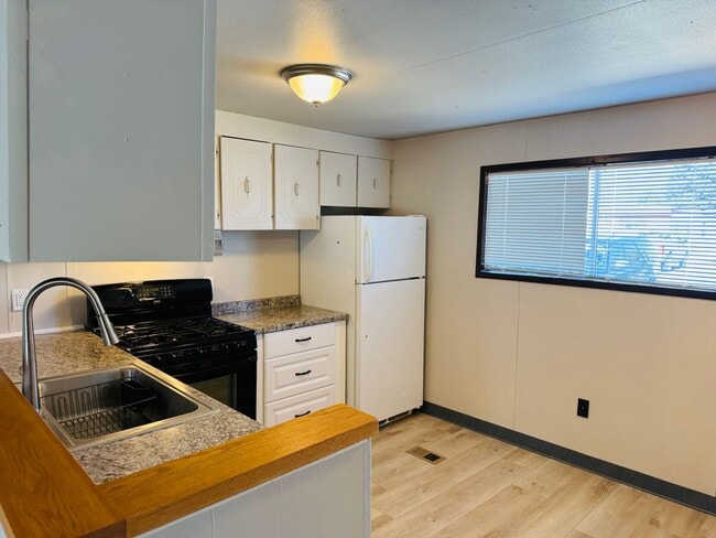 Photo - 2 Bedroom Just Remodeled Trailer in Billings Heights
