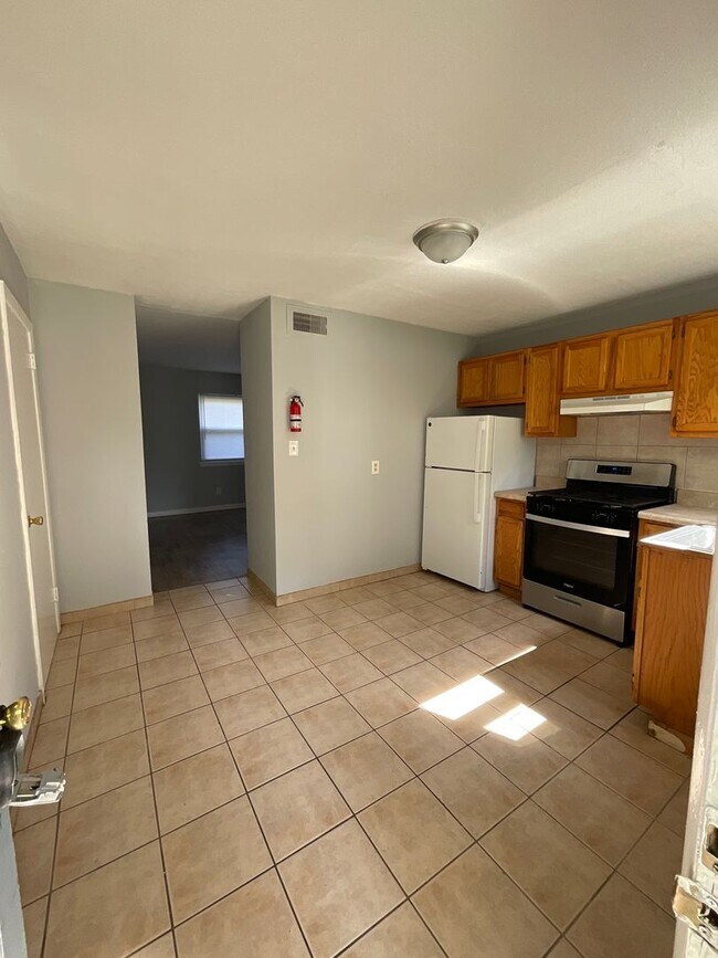 Photo - Absolutely Adorable two bedroom is move in ready! Unidad 12 Pollux Circle E. -Apt 1