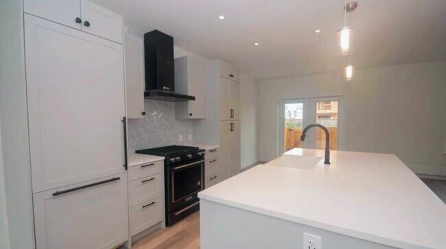 Photo - 525 2nd St E