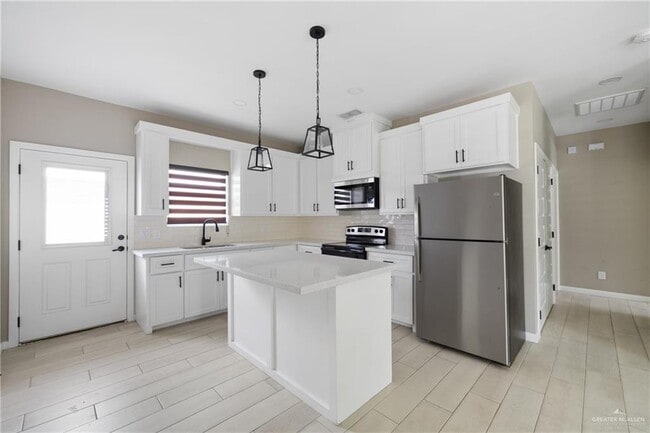 2202 N Hester St Unit 4
