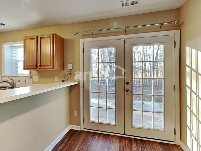 Photo - 5508 Keowee Way