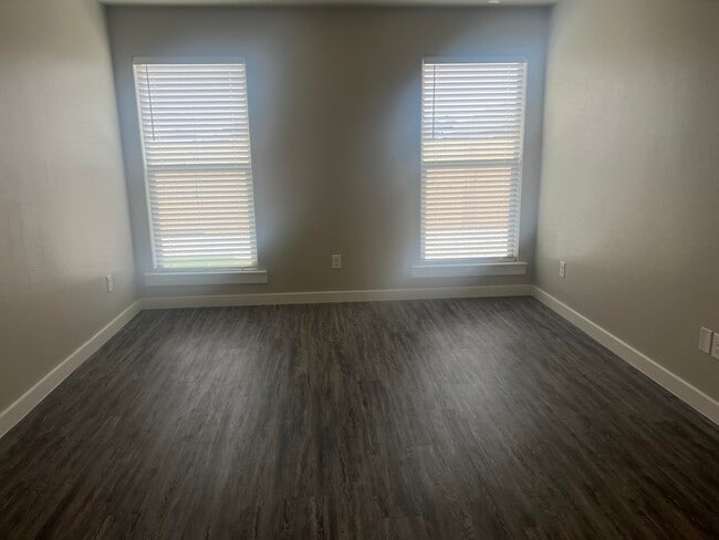 Photo - 1711 141st St