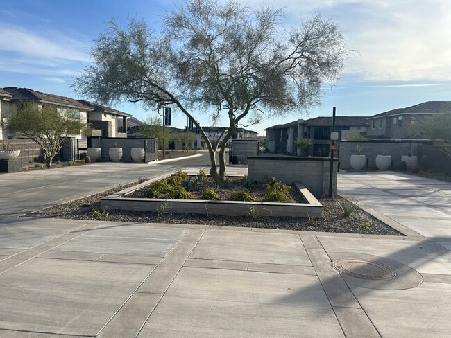2121 W Sonoran Desert Dr