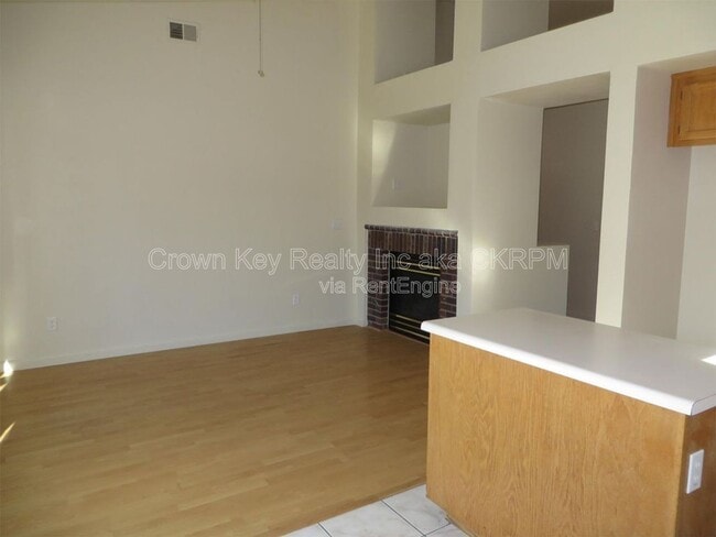 Photo - 1720 Alcira Nunez St