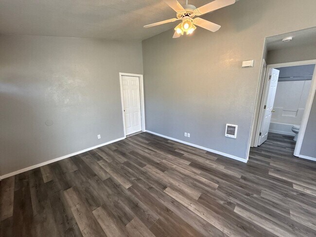 Photo - 1265 Poplar St