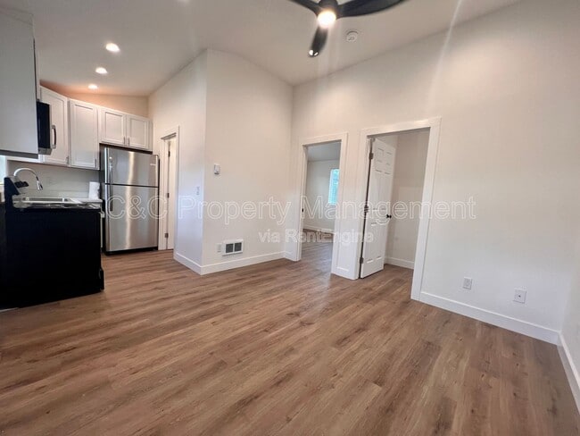 Building Photo - 1381 Circle Ave Unit B