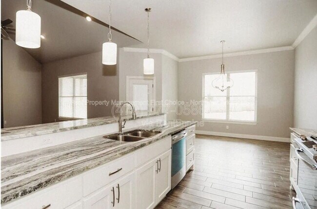 Photo - 1411 Sweetbriar Way