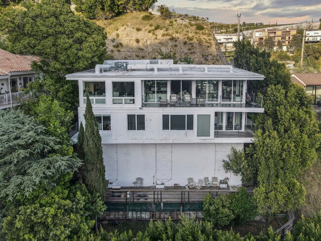 Photo - 1737 Sunset Plaza Dr House