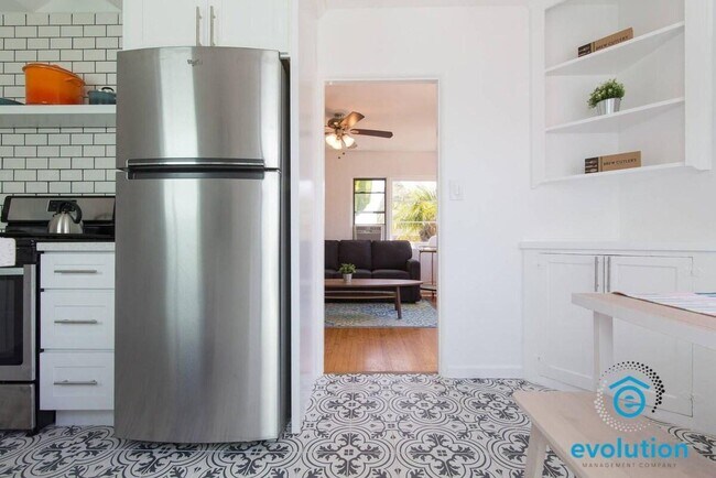 Photo - 4110-4116 Kansas St