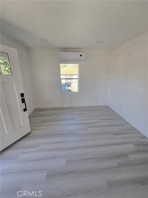 Photo - 1279 Vine St W