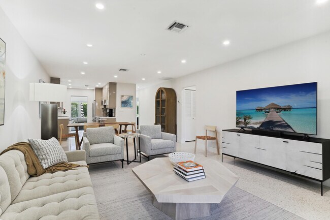 Photo - 1004 Langer Way