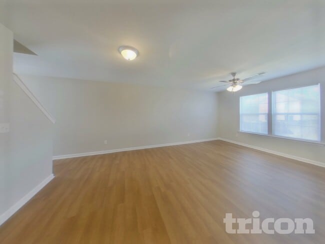 Photo - 318 Cavalier Ln House