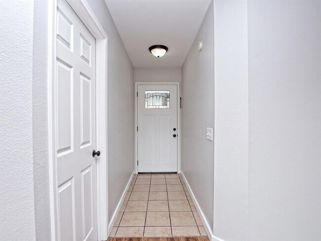 Photo - 806 Red River Ln