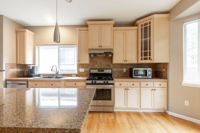 Photo - 11528 SE Verns Way