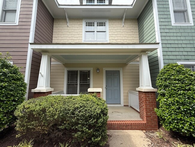 Charming 2BD, 2.5BA Apex Townhome in a Pri... - Charming 2BD, 2.5BA Apex Townhome in a Pri...
