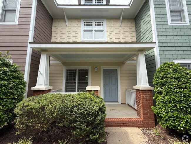 Building Photo - Charming 2BD, 2.5BA Apex Townhome in a Pri...