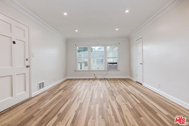 Photo - 405-404 Shirley Pl Unit 3/4