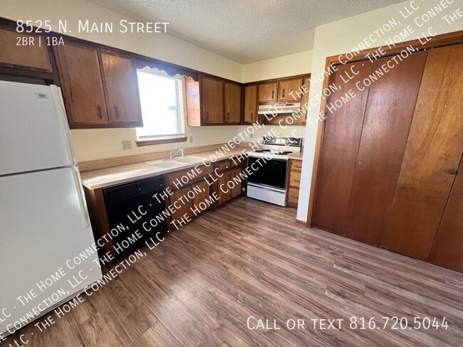 Photo - 8525 N Main St