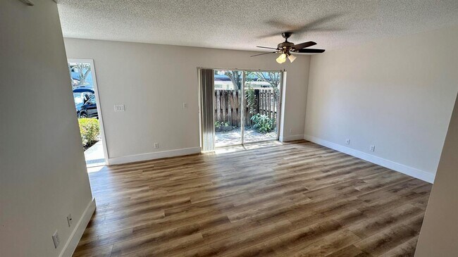 Photo - 1631 Cypress Way E