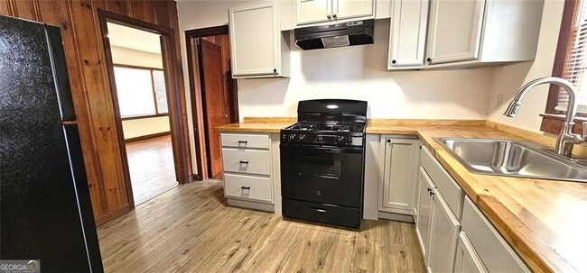 Photo - 320 Adair St