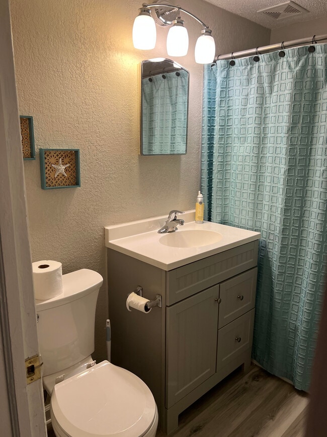 Photo - 4622 Cass St