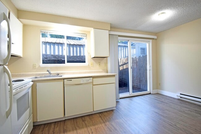 Photo - Spacious 2 BR Townhome in SW Portland! W/S/G is Included