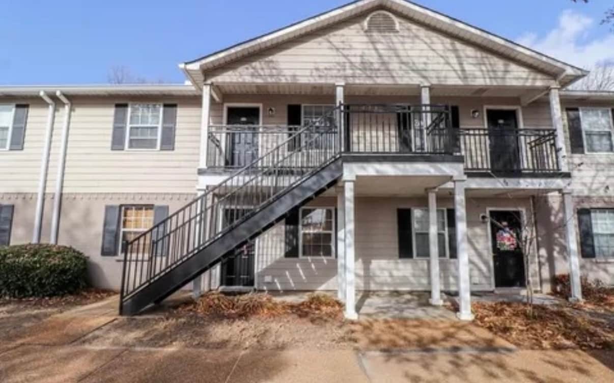 Front of Building - 2112 Old Taylor Rd (Oxford, MS)