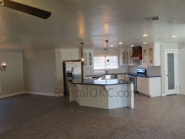 Photo - FANTASTIC - Corner Property, Open Plan, Gorgeous Kitchen - 3/2.5