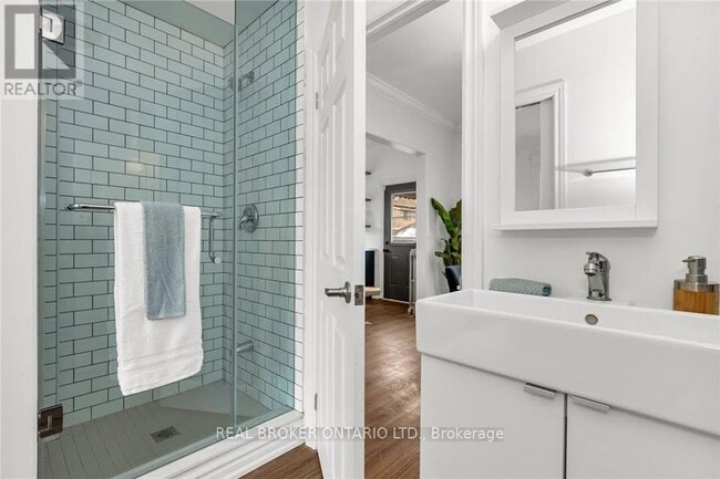 Photo - 100 Dunsmure Rd