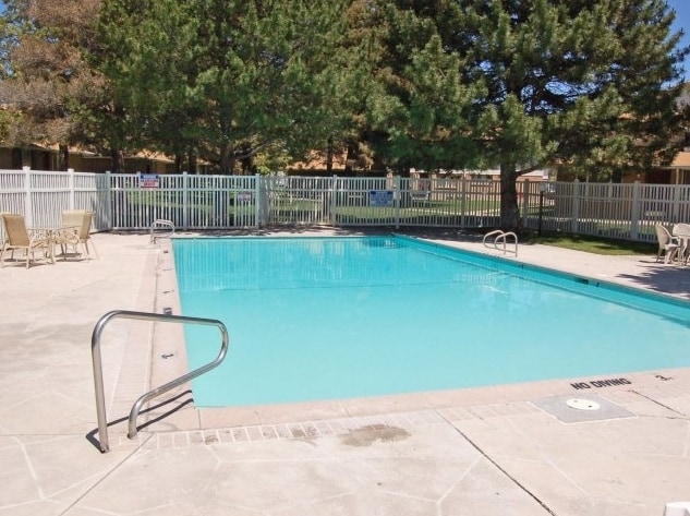 Boulder Pines Apartments