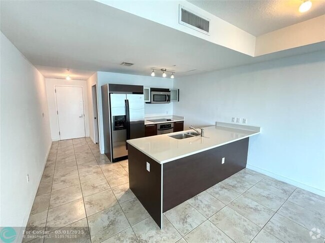Building Photo - 1900 N Bayshore Dr Unit 1709 Rental