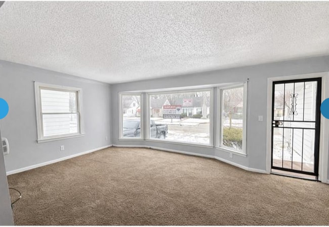 Photo - 18452 Shaftsbury Ave