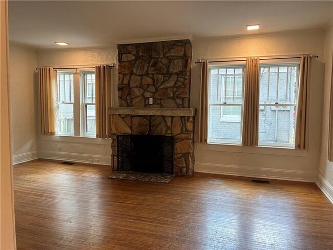 Photo - 1088 Sanders Ave SE