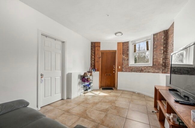 Photo - 2 Colliston Rd Unit 2B