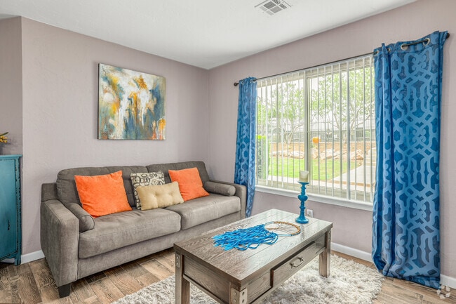 1BD, 1BA - 700SF - Living Room