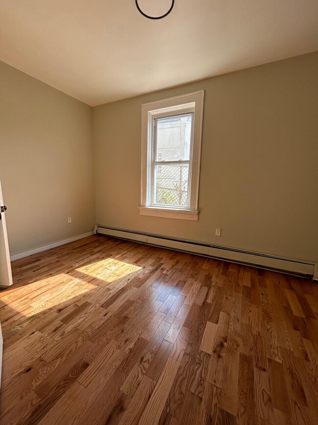 Photo - 220 S 12th St