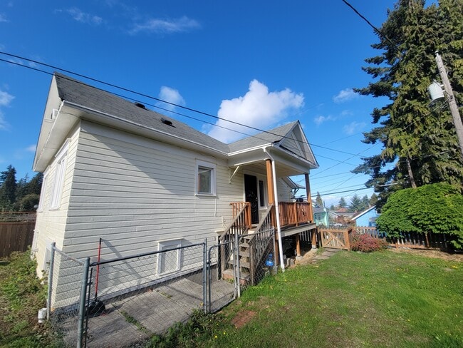 Photo - 211-212 W 13th St