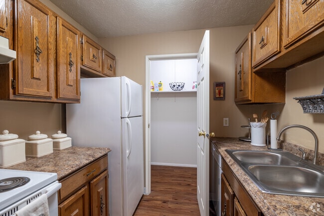 2HAB, 1BA - 855 ft² - Deer Creek Apartments