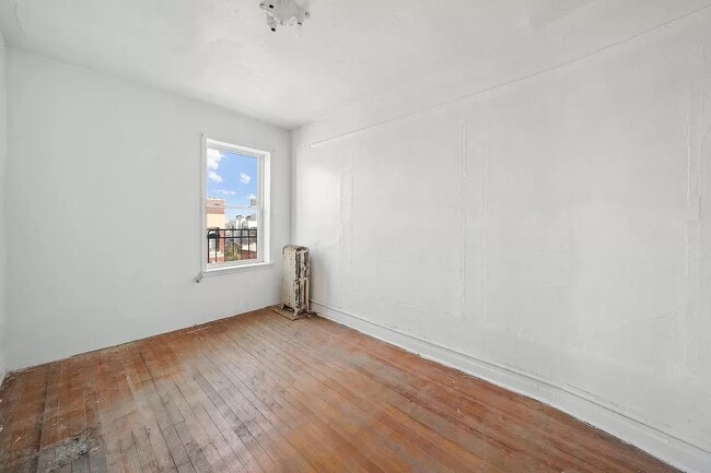 Building Photo - 374 S 2nd St Rental