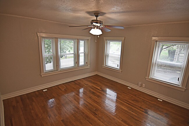 Photo - 4201 KENWOOD