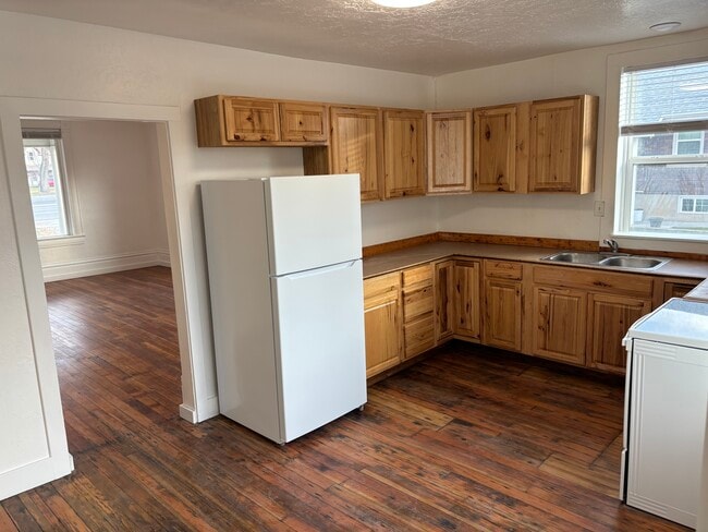 Photo - 245 N Main St