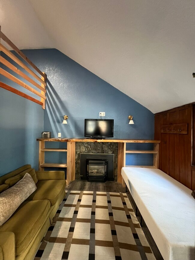 Photo - 1081 Craig Ave