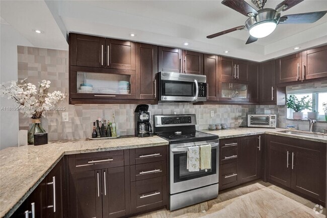 Building Photo - 9410 N Hollybrook Lake Dr Unit 102 Rental