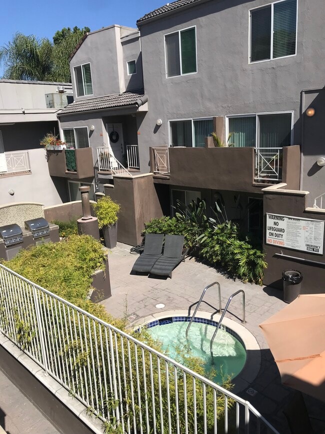 Photo - 355 N Maple St Unidad 219 Rental