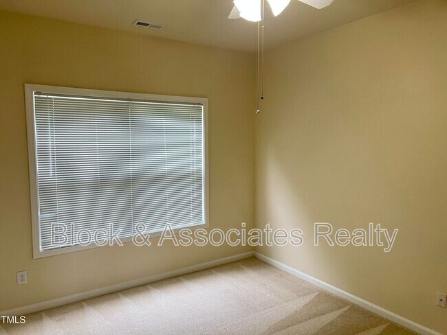 Photo - 718 Straywhite Ave