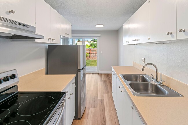 Photo - LOW RENTS | Unionaire Apartments | NEW MAN...